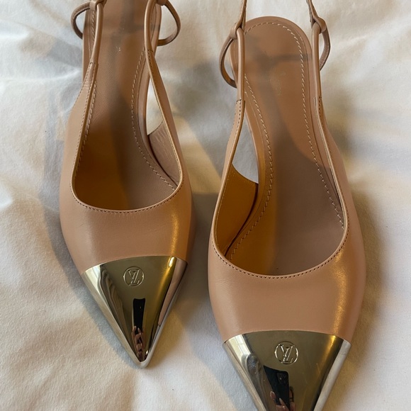 Louis Vuitton Calfskin Urban Twist Slingback Pumps - Picture 7 of 9